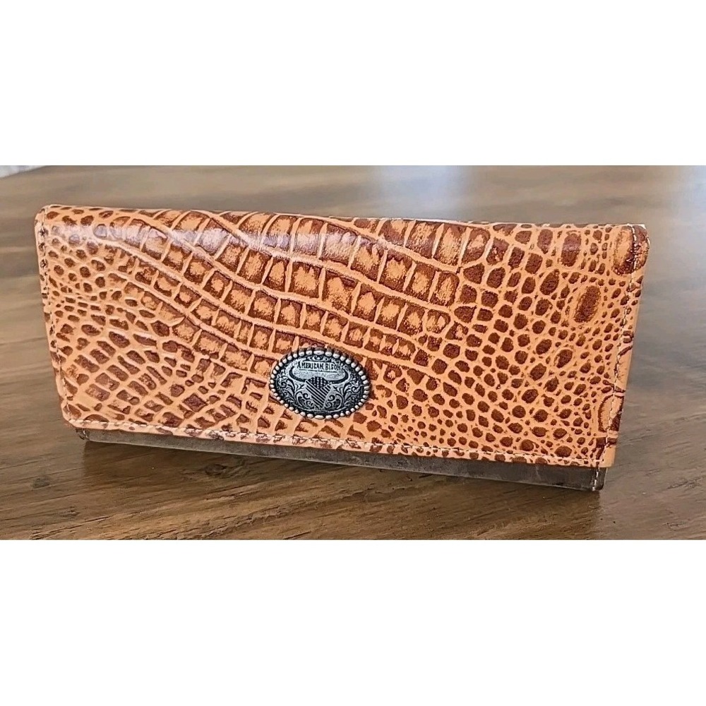 American Bison Ladies Bi-Fold Genuine Leather Embossed Wallet Brown/Tan NWOT
